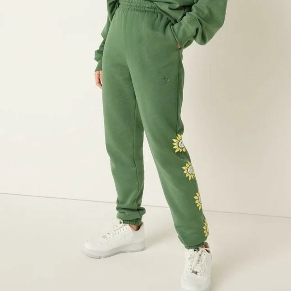 Victoria's Secret PINK Green Sunflower Smiley Face Fleece Joggers Sweatpants